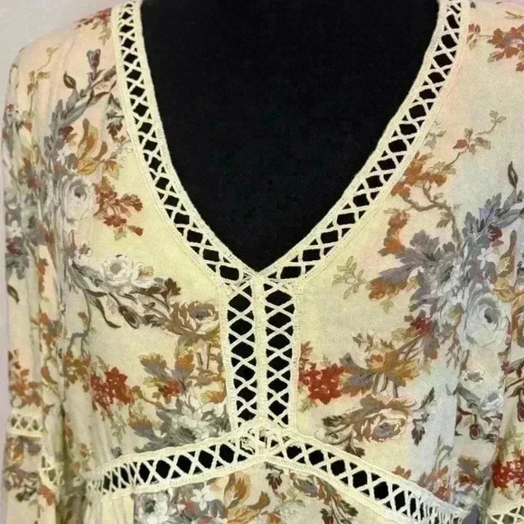 WAYF Revolve Pembrook Swing Dress Beige Floral Crochet Size Medium - Picture 3 of 8